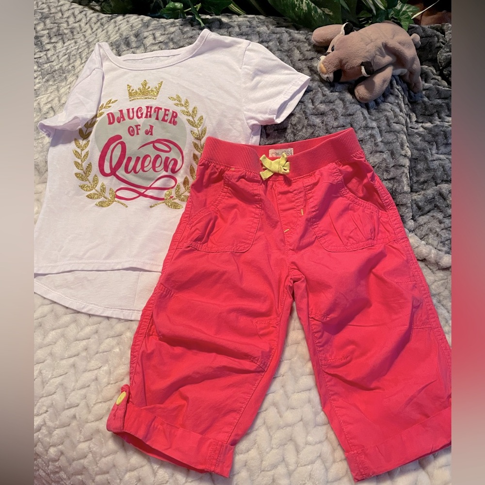 👑 Toddler Girls 4T 2 piece. Peach Pants and Top. Has Sparkle fit for a Queen EUC
